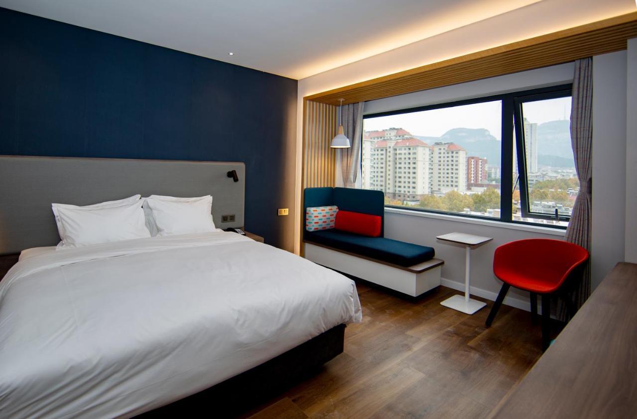 Holiday Inn Express Jinan Jingshi Road, An Ihg Hotel Exterior foto