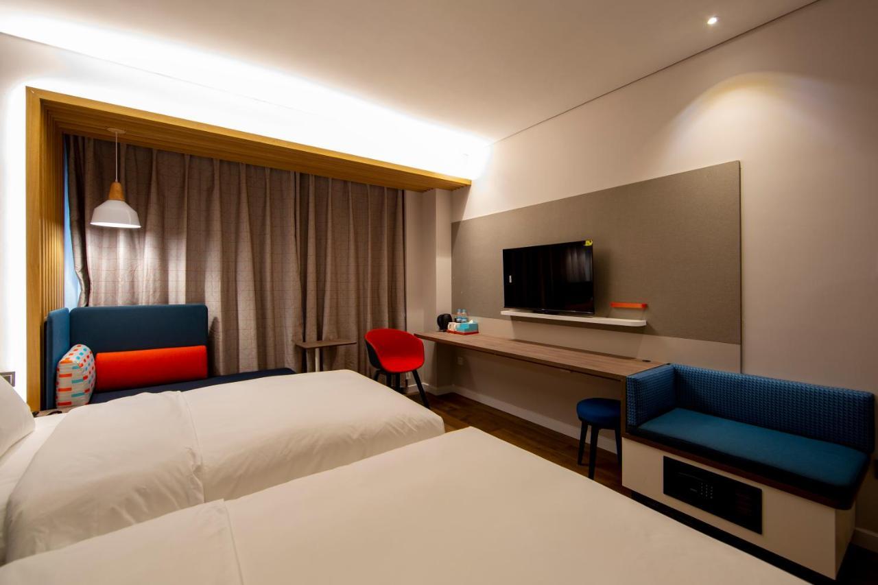 Holiday Inn Express Jinan Jingshi Road, An Ihg Hotel Exterior foto