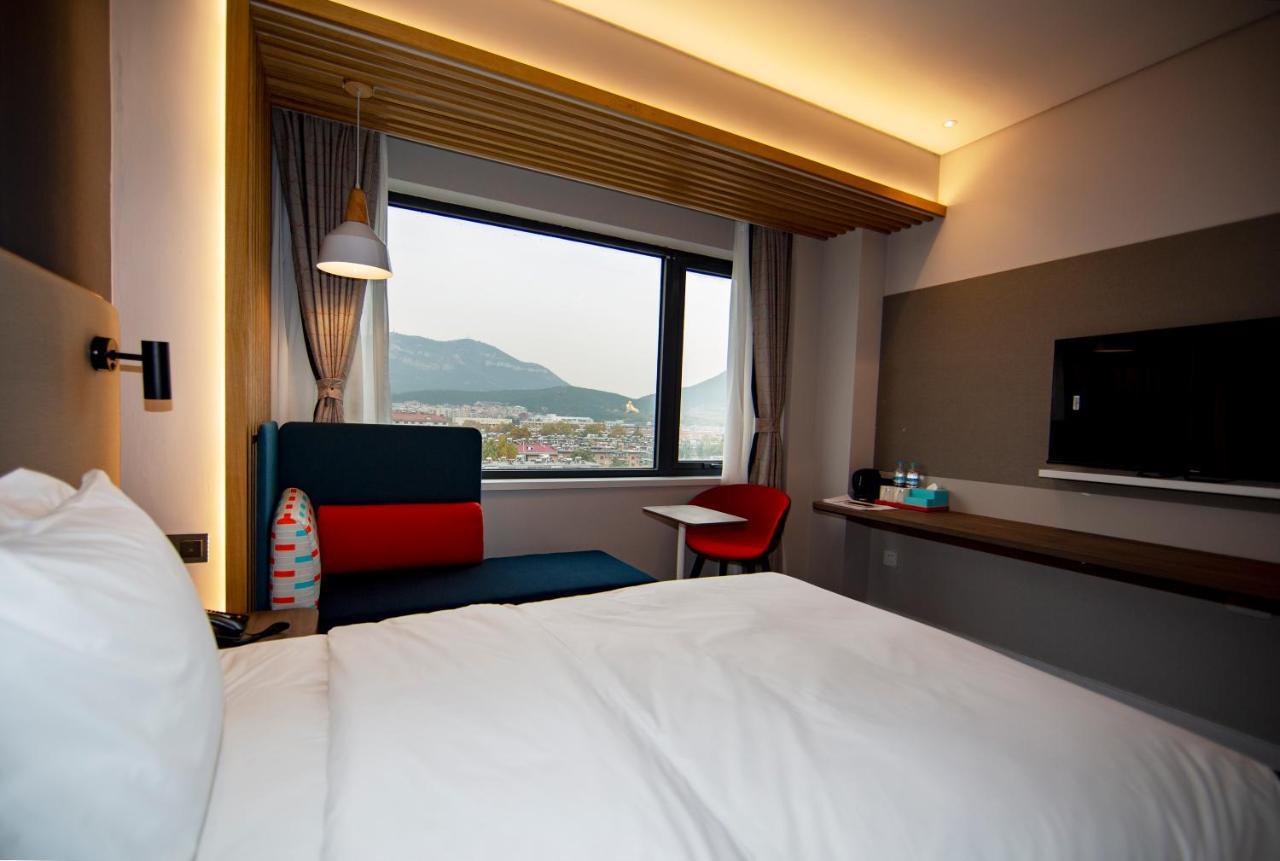 Holiday Inn Express Jinan Jingshi Road, An Ihg Hotel Exterior foto
