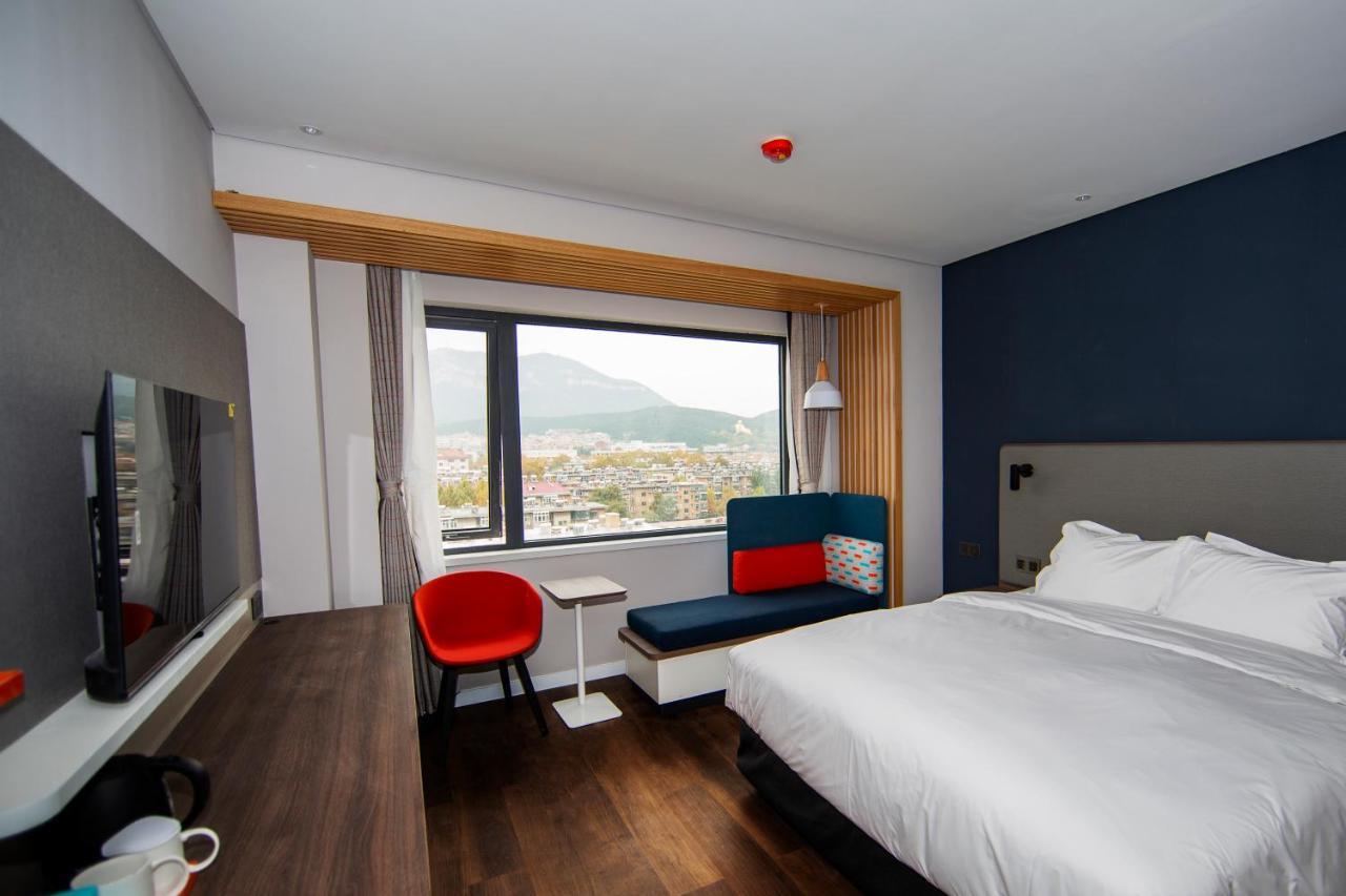 Holiday Inn Express Jinan Jingshi Road, An Ihg Hotel Exterior foto