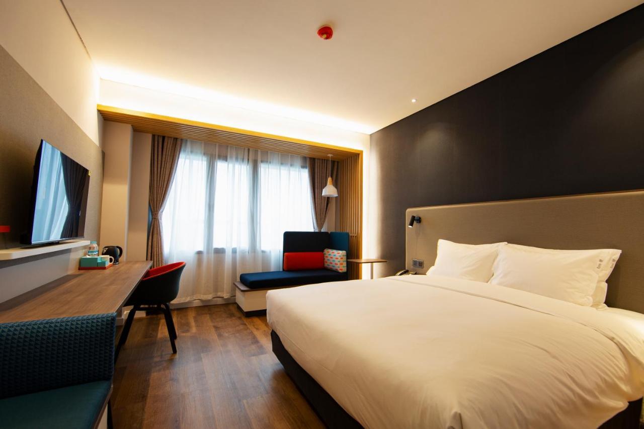 Holiday Inn Express Jinan Jingshi Road, An Ihg Hotel Exterior foto