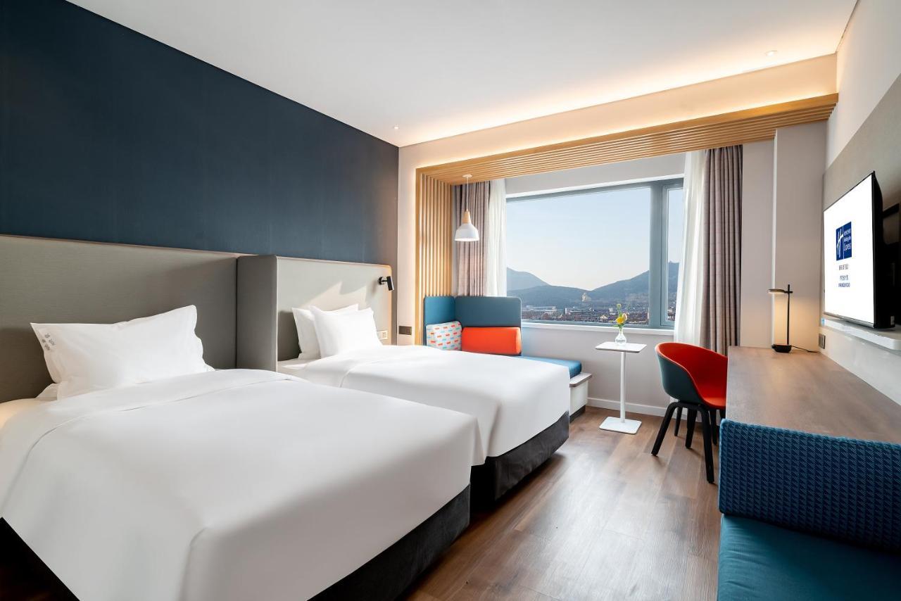 Holiday Inn Express Jinan Jingshi Road, An Ihg Hotel Exterior foto